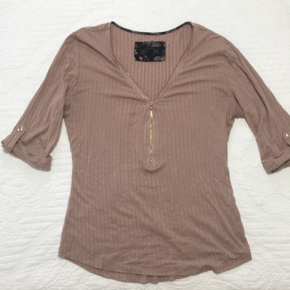 Charlotte Russe mid sleeve top
